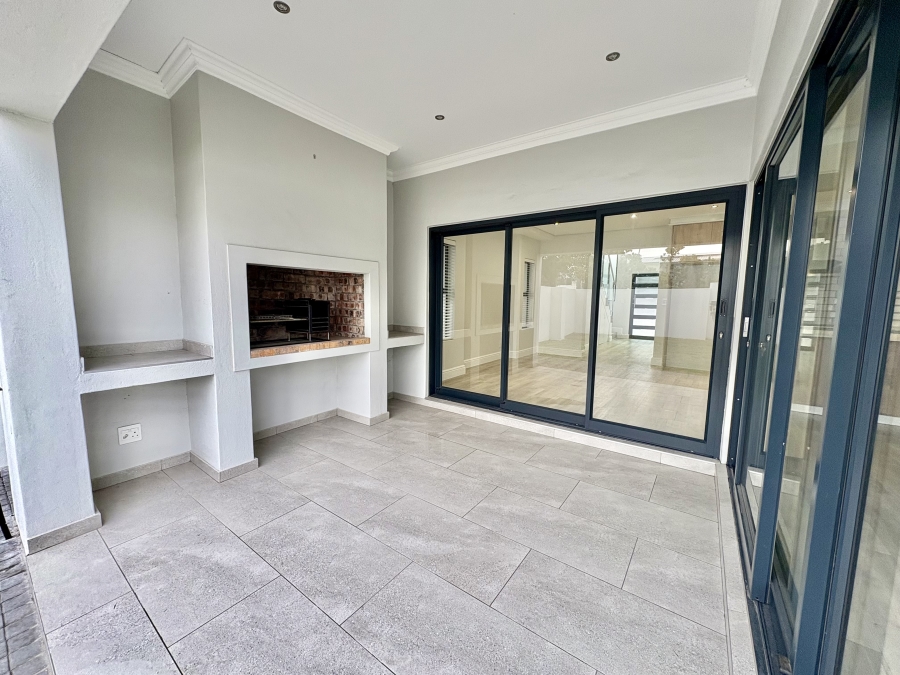 4 Bedroom Property for Sale in Sandown Western Cape
